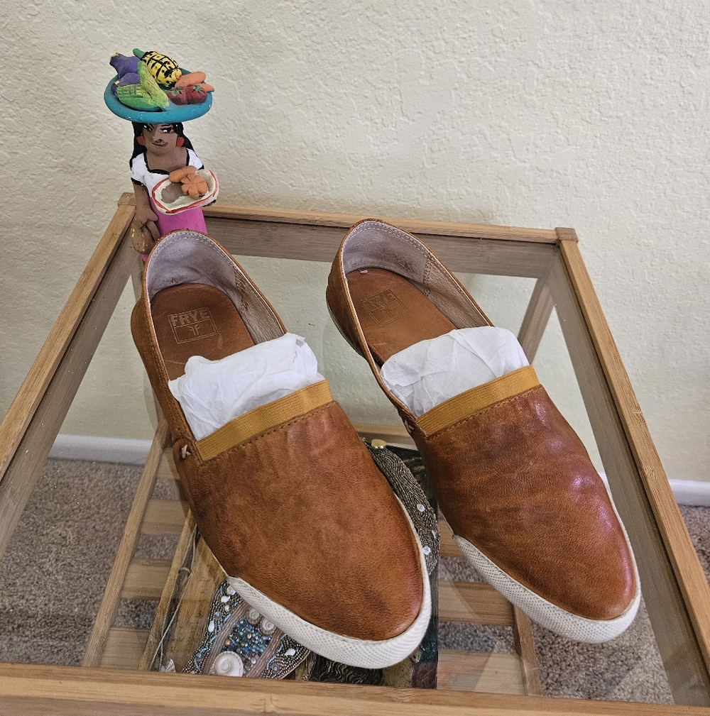 Frye Tan/Brown Leather Slip-On Loafers with White Sole Sz 6.5